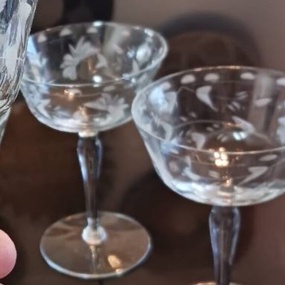 Set of 4 Four Etched Glass Vintage Tall Champagne Sherbert Glasses - Picture 2 of 6